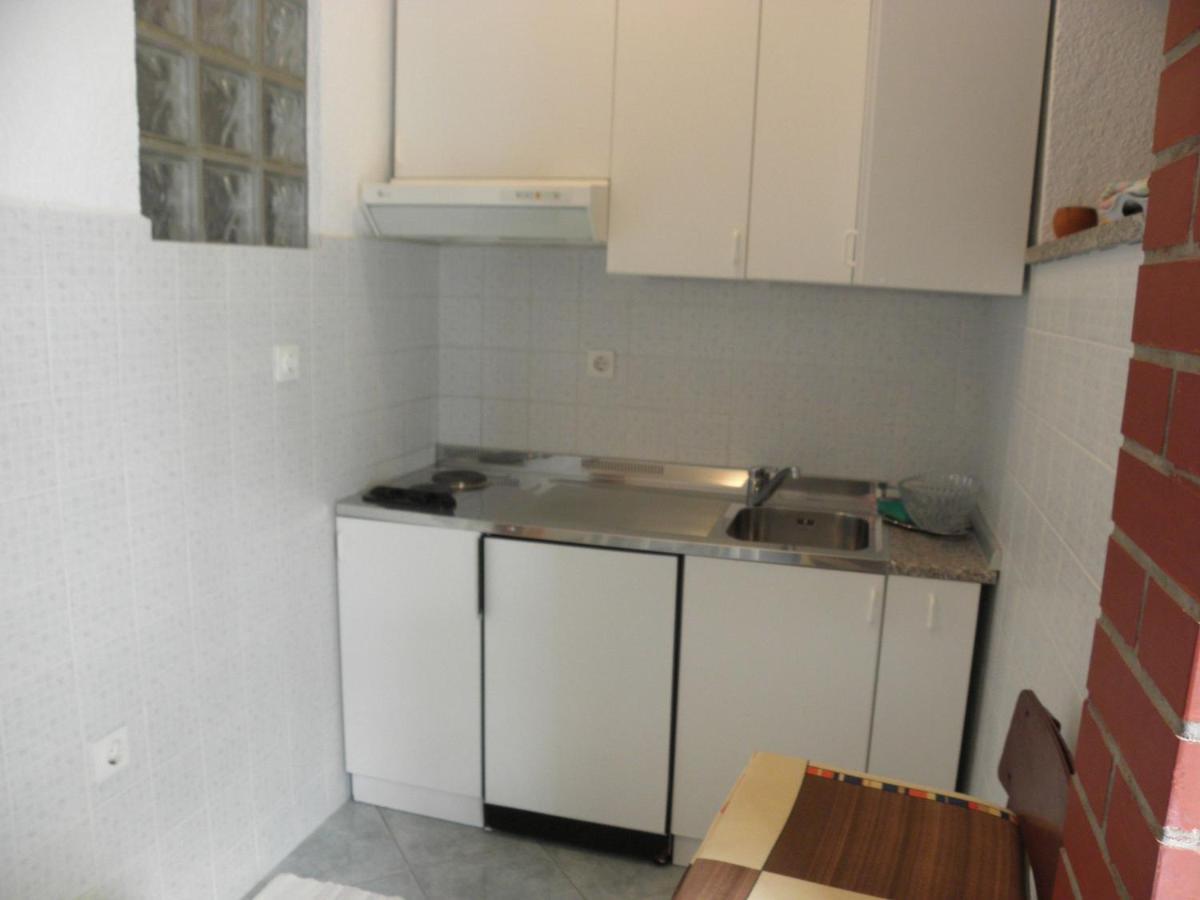 Apartments Neda - 5 m from sea Lukovo Šugarje Exterior foto